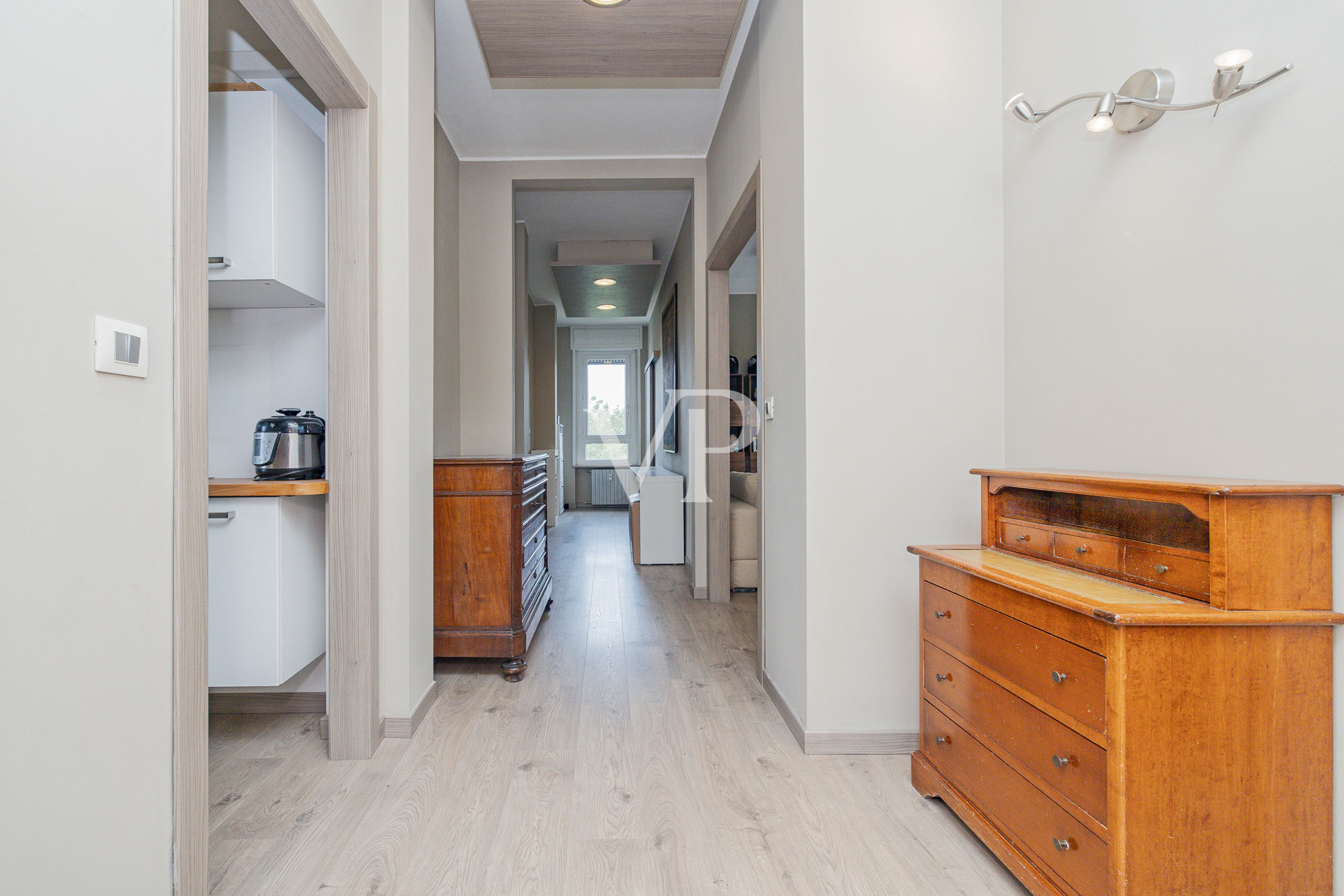 Elegante Vier-Zimmer-Panoramawohnung mit dreifacher Ausrichtung