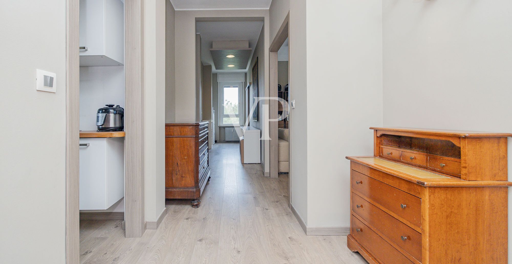 Elegantes renoviertes 150qm Panorama-Penthouse mit dreifacher Ausrichtung in der Via Civenna