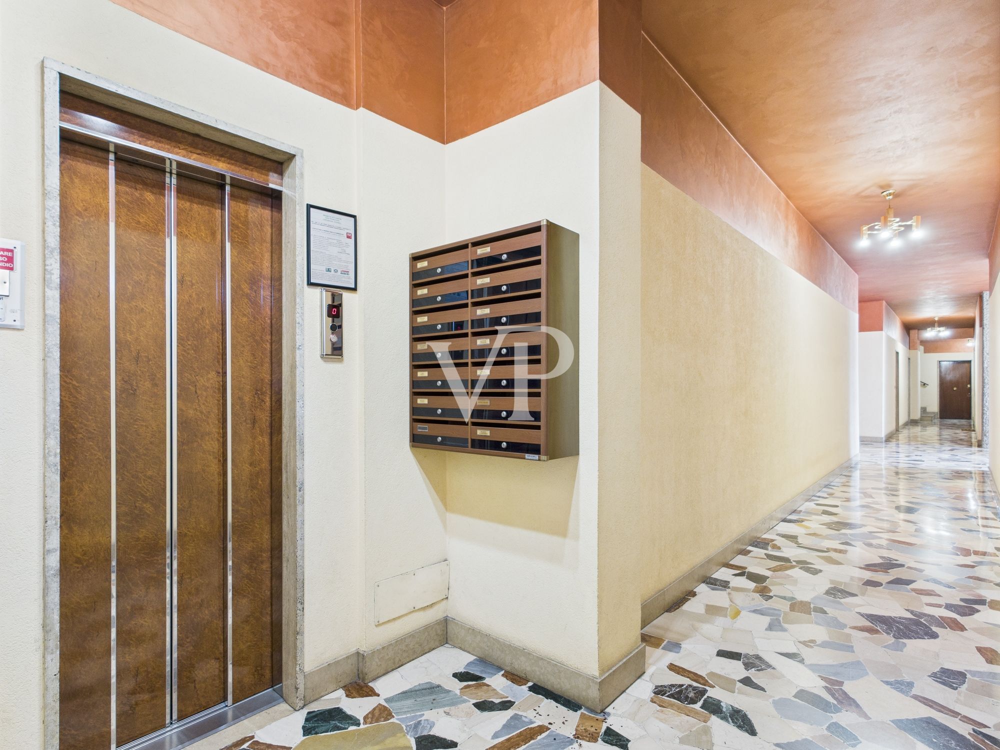 Elegante Vier-Zimmer-Panoramawohnung mit dreifacher Ausrichtung