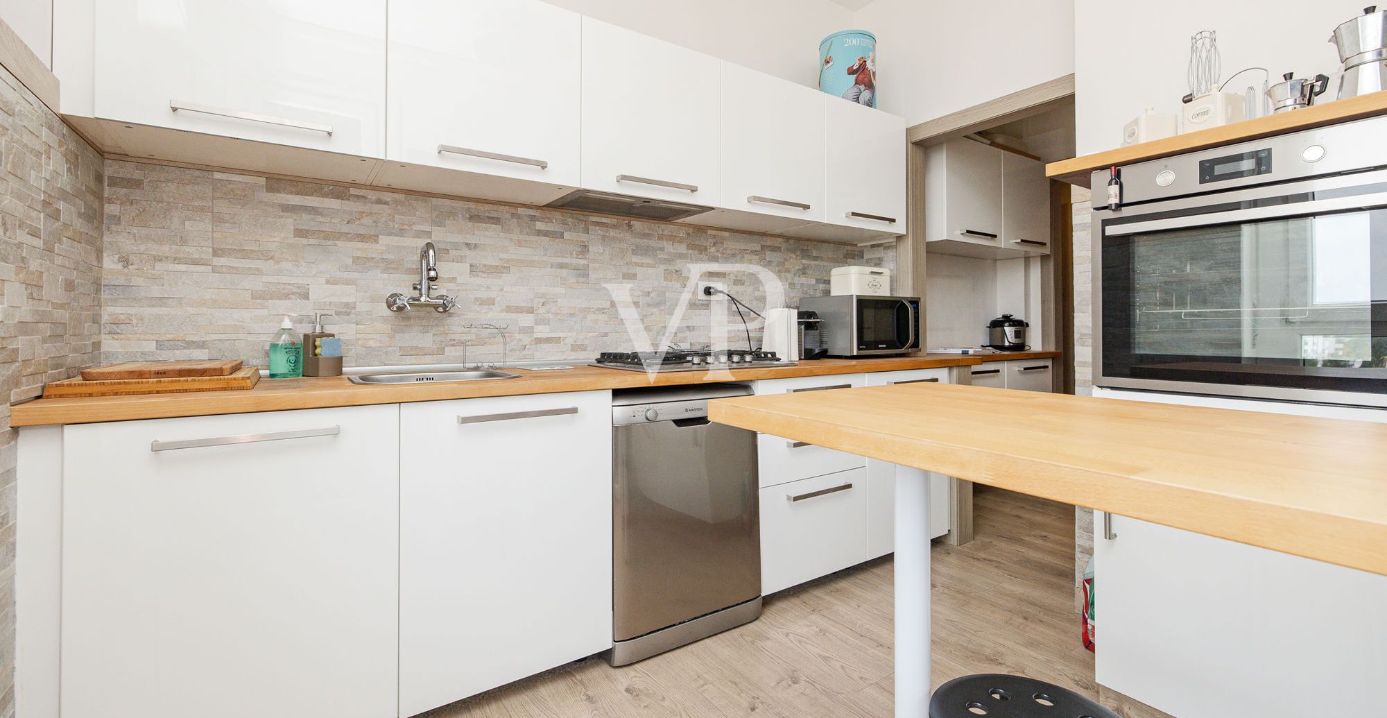 Elegantes renoviertes 150qm Panorama-Penthouse mit dreifacher Ausrichtung in der Via Civenna