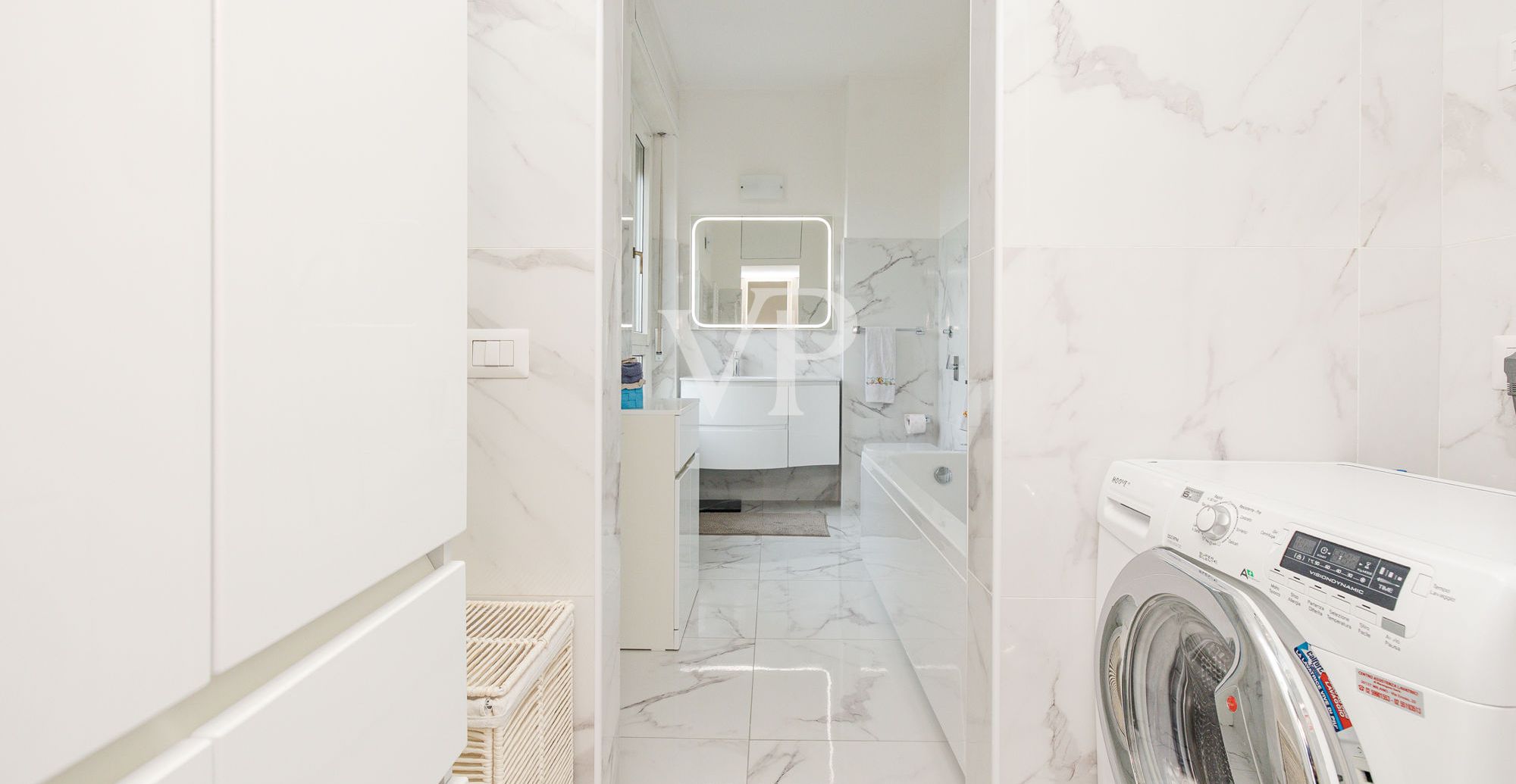 Elegantes renoviertes 150qm Panorama-Penthouse mit dreifacher Ausrichtung in der Via Civenna