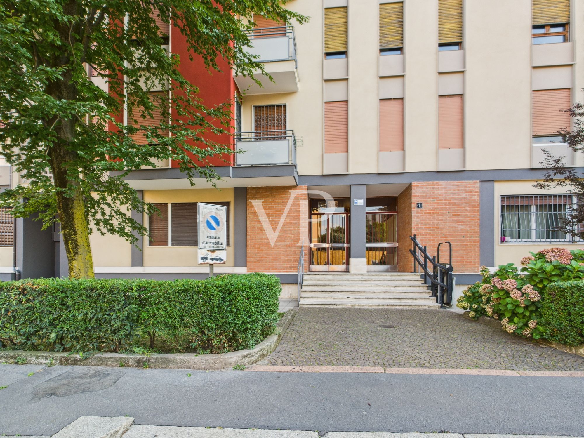 Elegante Vier-Zimmer-Panoramawohnung mit dreifacher Ausrichtung