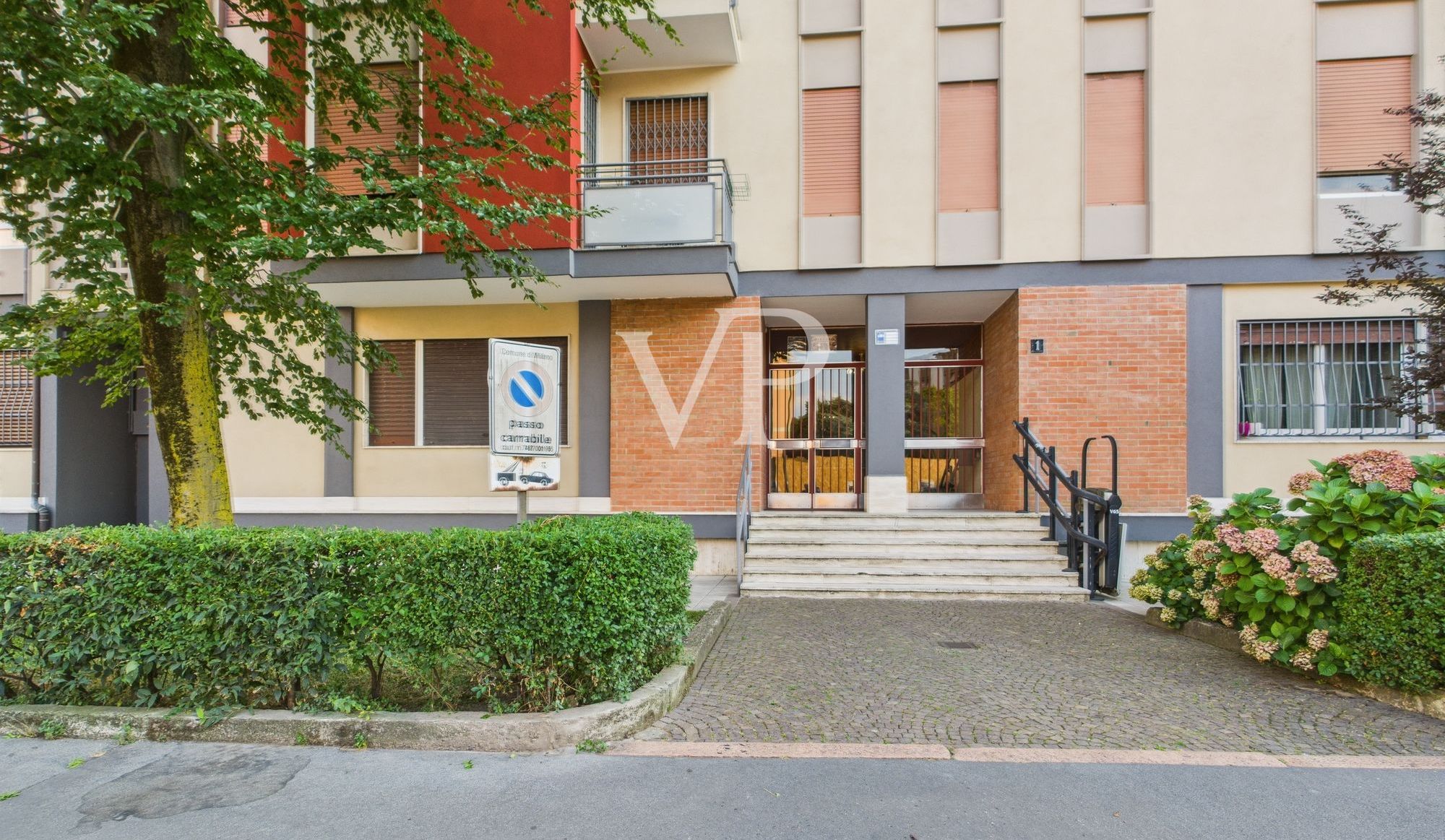 Elegantes renoviertes 150qm Panorama-Penthouse mit dreifacher Ausrichtung in der Via Civenna