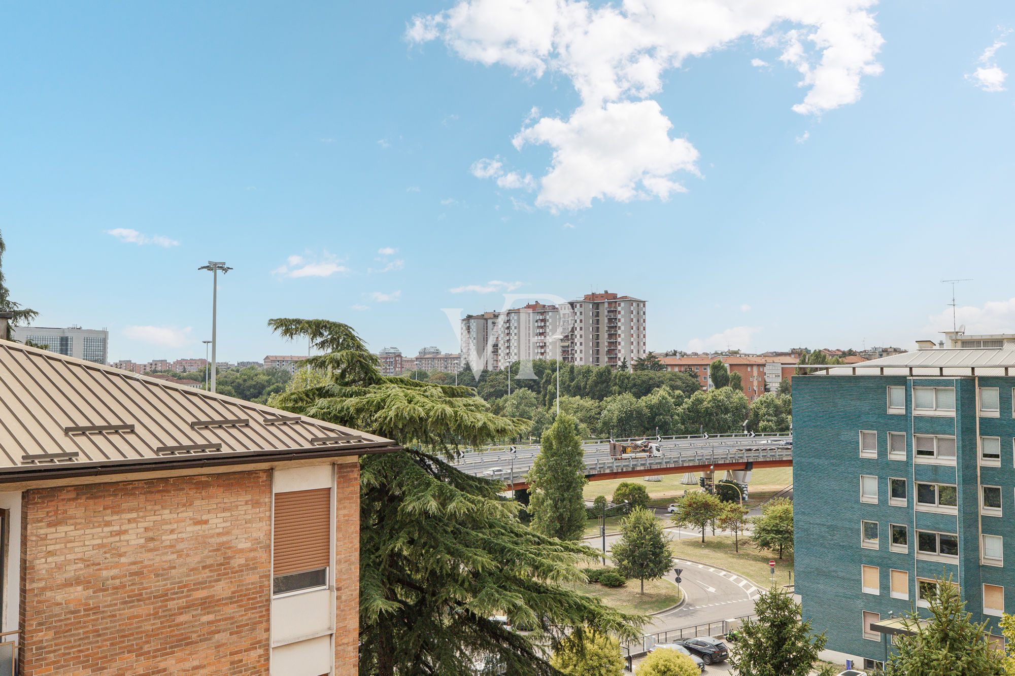 Elegante Vier-Zimmer-Panoramawohnung mit dreifacher Ausrichtung