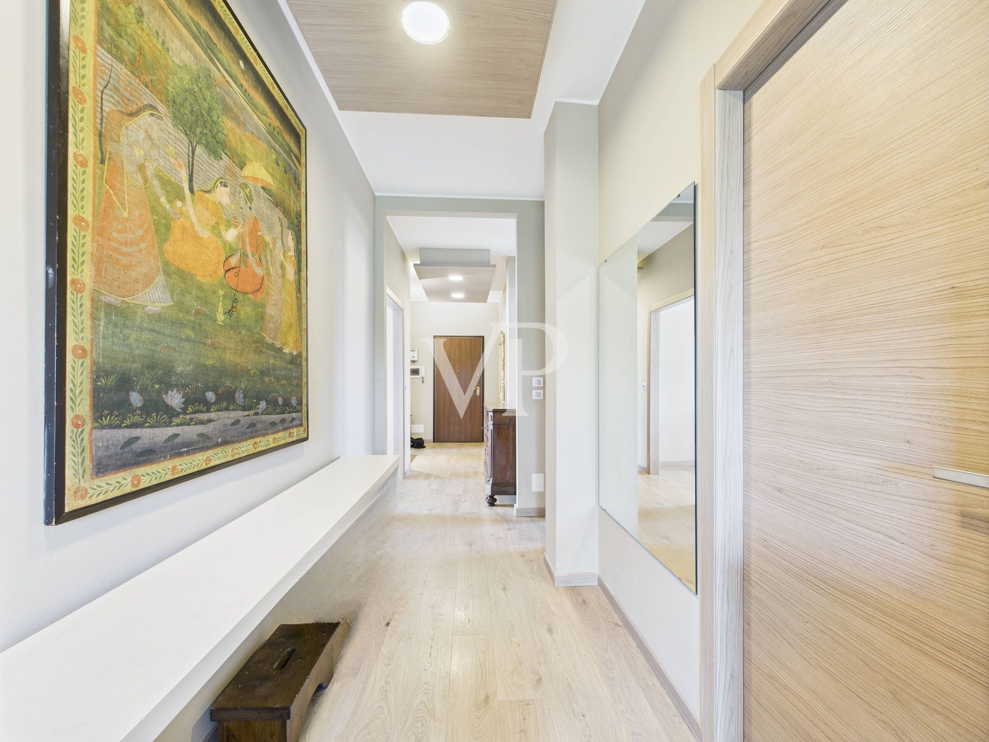 Elegante Vier-Zimmer-Panoramawohnung mit dreifacher Ausrichtung
