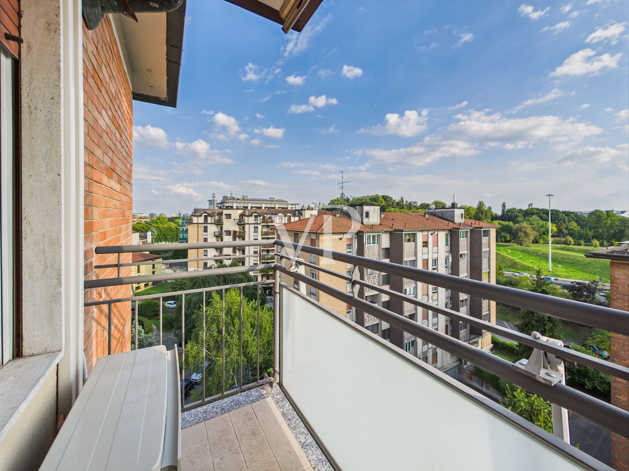 Elegante Vier-Zimmer-Panoramawohnung mit dreifacher Ausrichtung