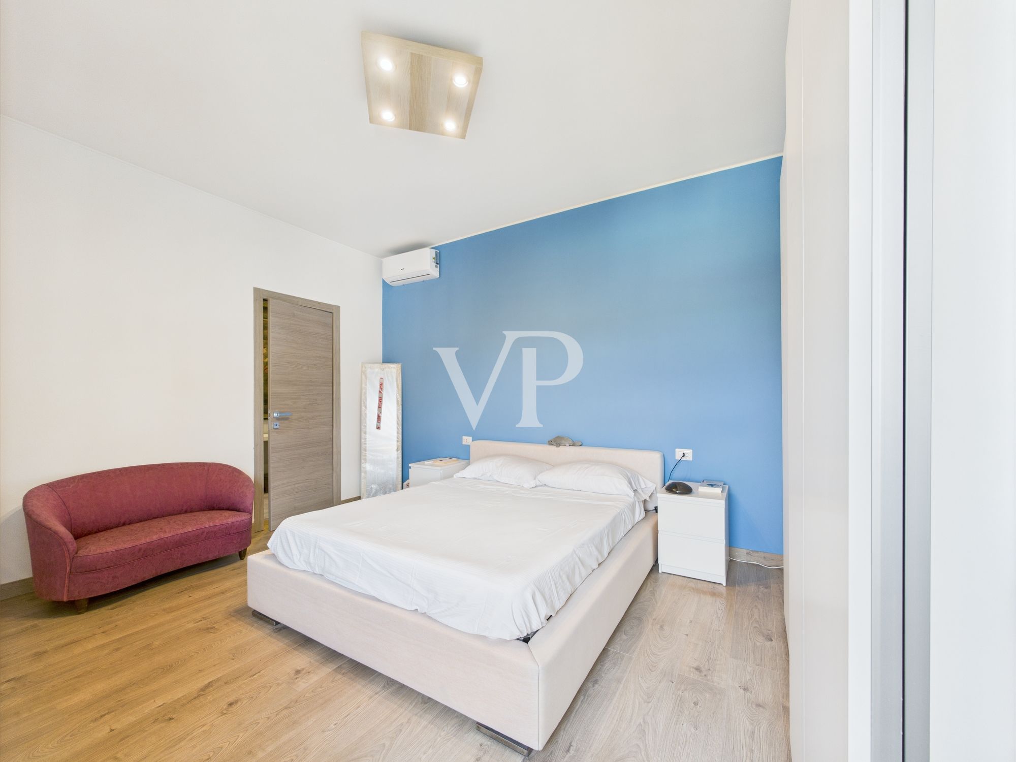 Elegante Vier-Zimmer-Panoramawohnung mit dreifacher Ausrichtung