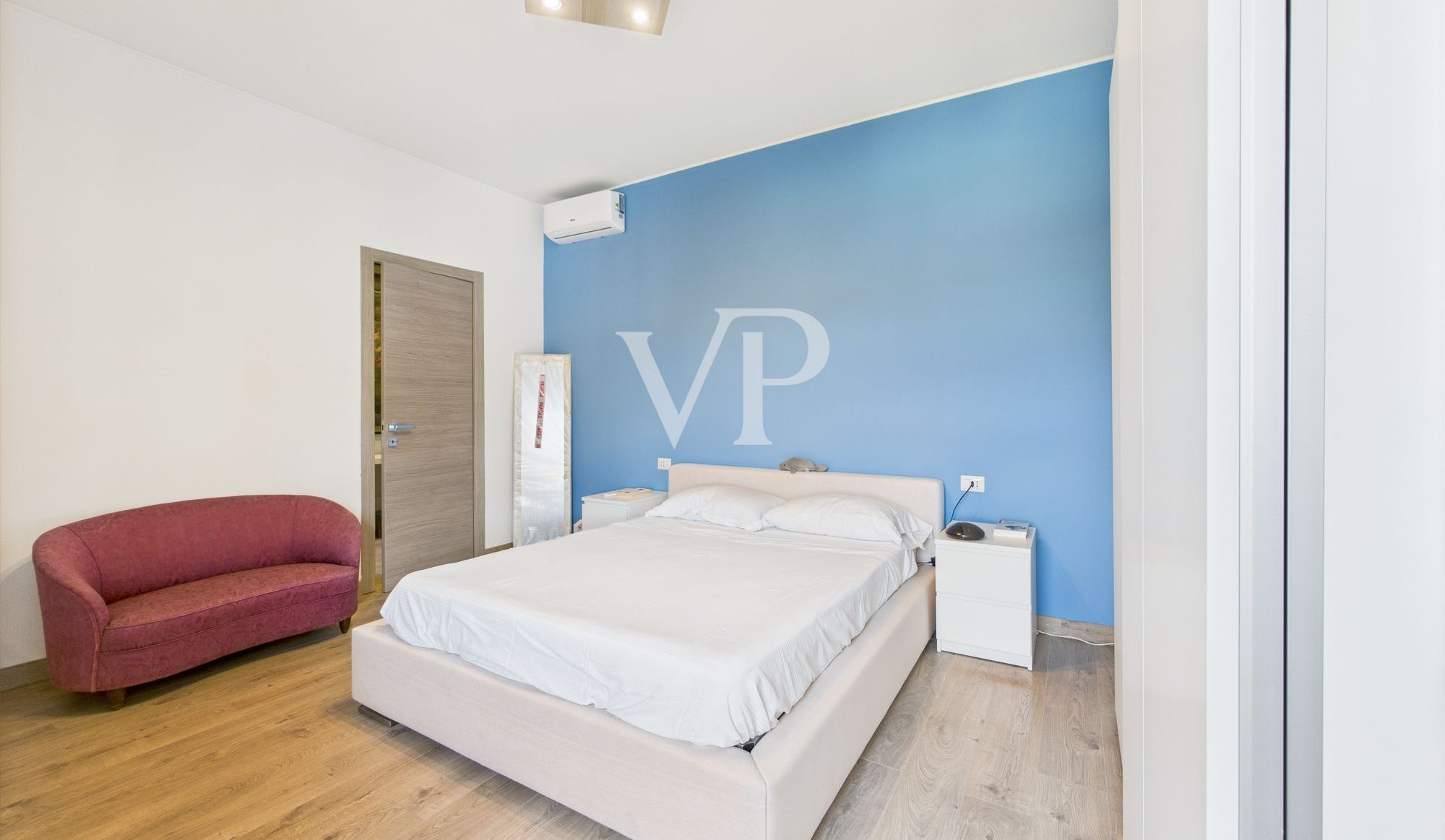 Elegantes renoviertes 150qm Panorama-Penthouse mit dreifacher Ausrichtung in der Via Civenna