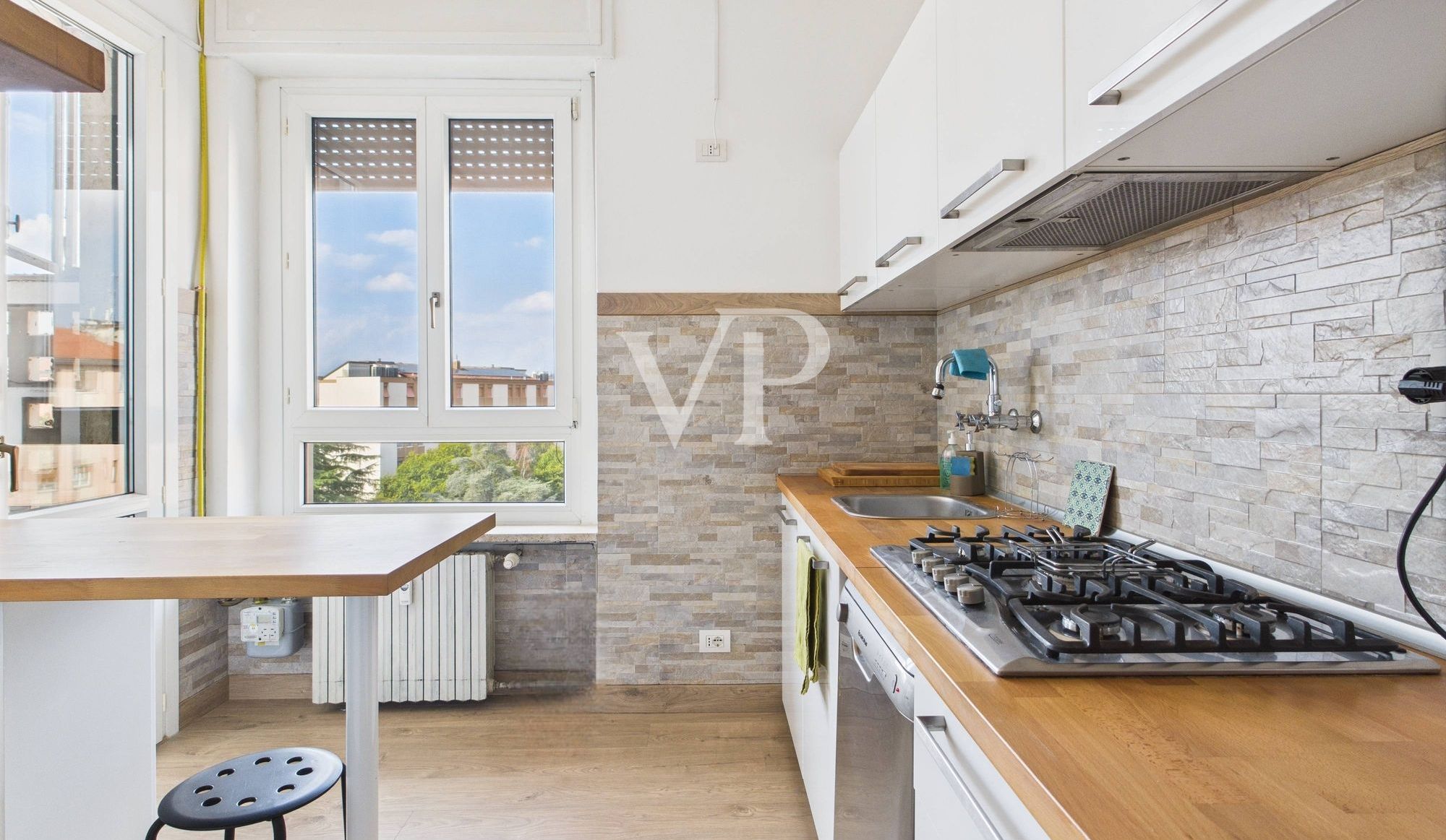 Elegantes renoviertes 150qm Panorama-Penthouse mit dreifacher Ausrichtung in der Via Civenna
