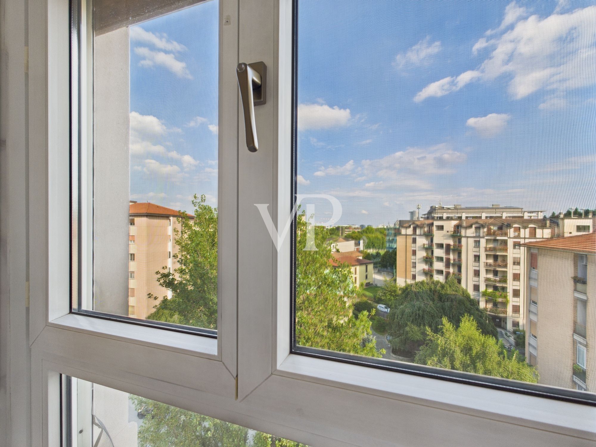 Elegante Vier-Zimmer-Panoramawohnung mit dreifacher Ausrichtung
