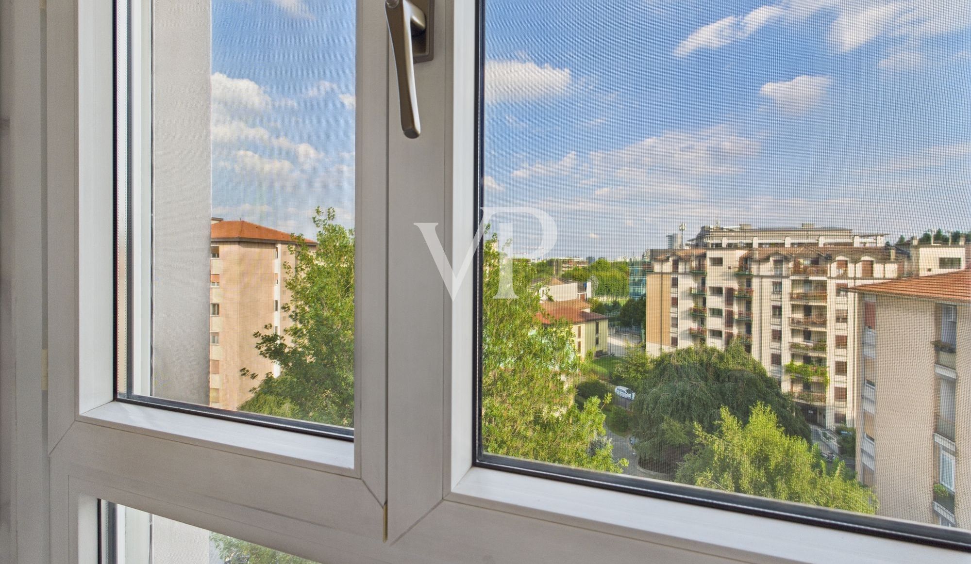 Elegantes renoviertes 150qm Panorama-Penthouse mit dreifacher Ausrichtung in der Via Civenna