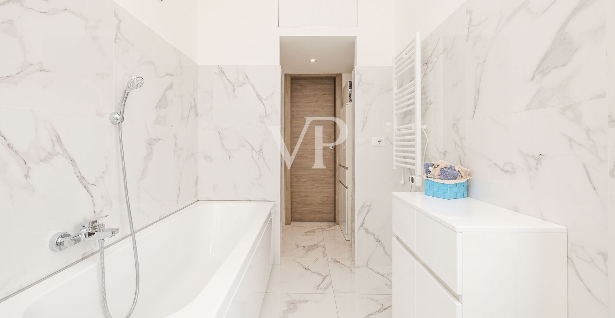 Elegantes renoviertes 150qm Panorama-Penthouse mit dreifacher Ausrichtung in der Via Civenna