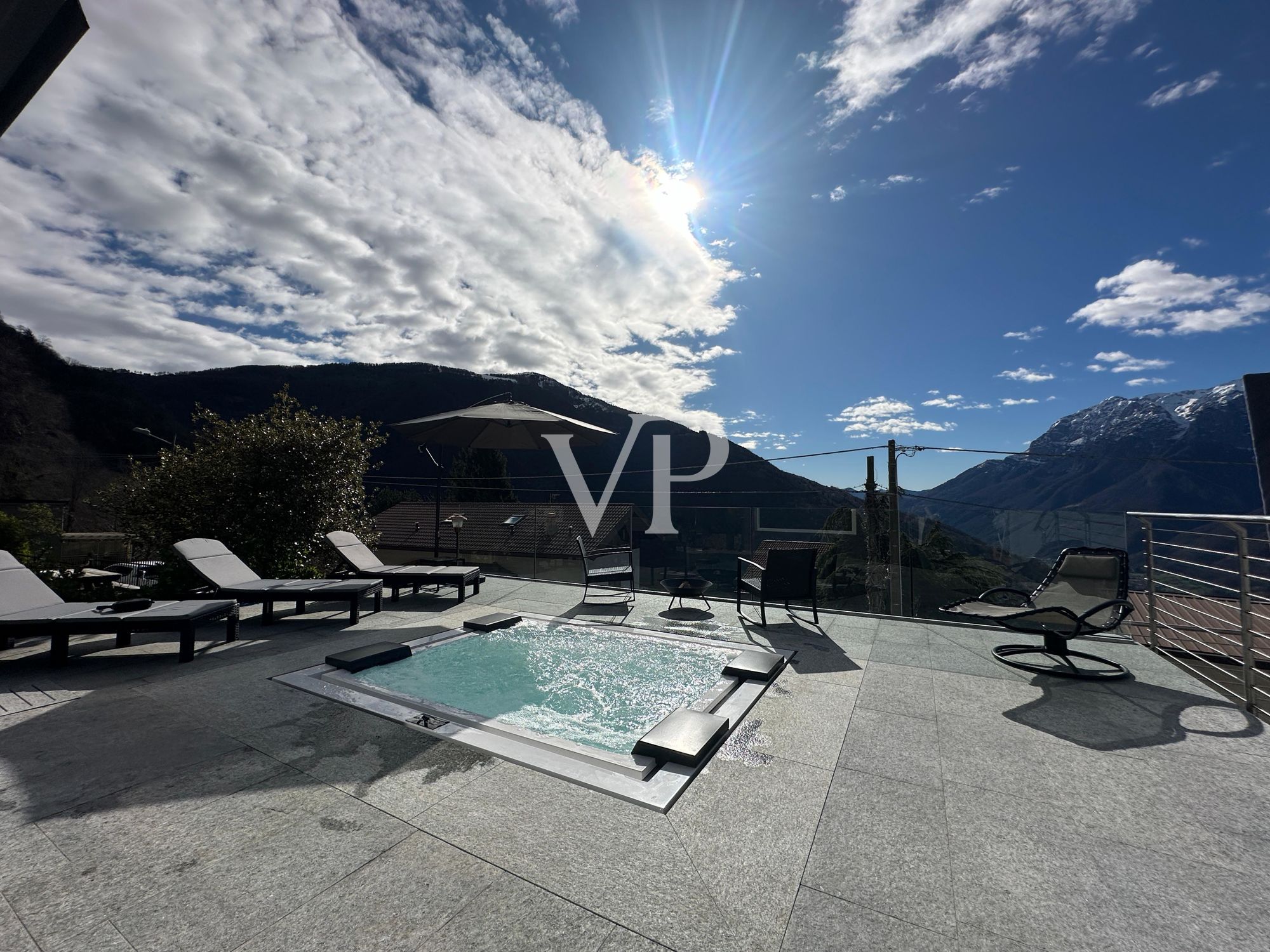 Elegante freistehende Villa in Casargo