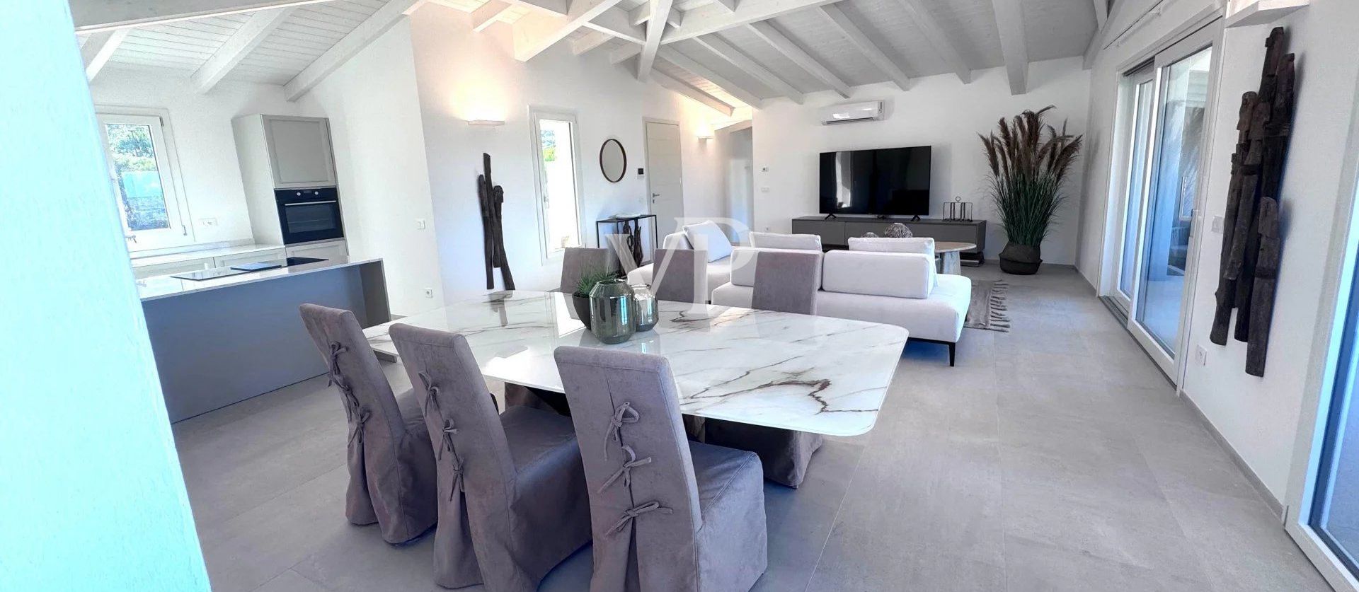 Prestigieuse maison mitoyenne avec piscine