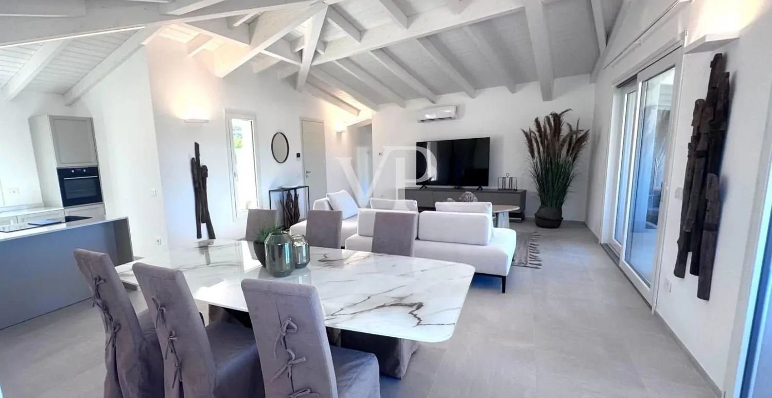 Prestigiosa villetta a schiera con piscina