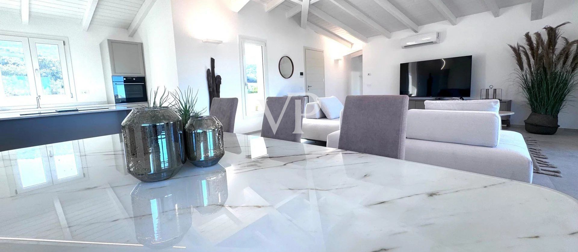 Prestigieuse maison mitoyenne avec piscine