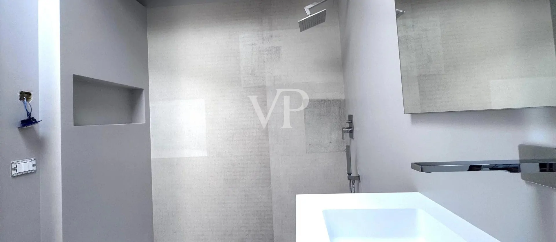 Zweistöckige Wohnung mit Schwimmbad