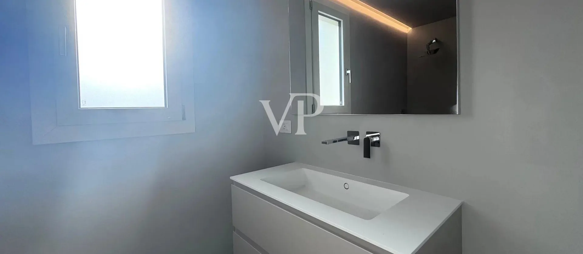 Zweistöckige Wohnung mit Schwimmbad