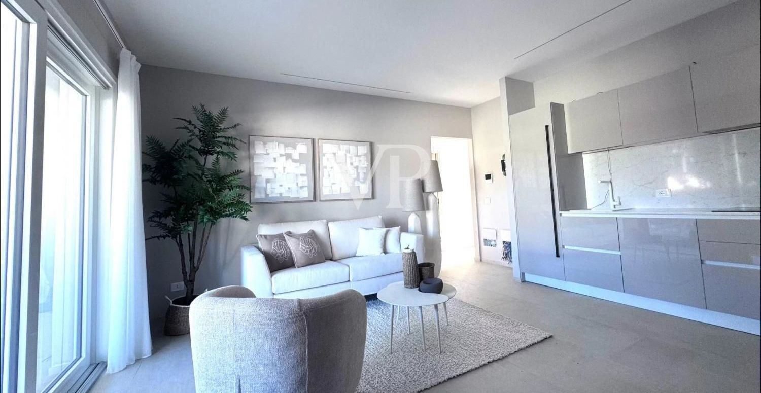 Two-level apartment with swimming pool