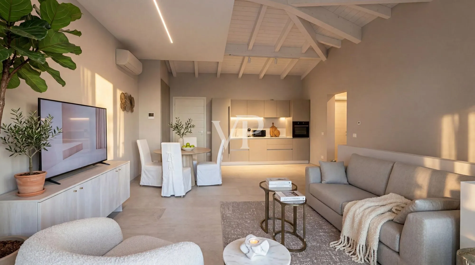 Prestigious townhouse with pool
