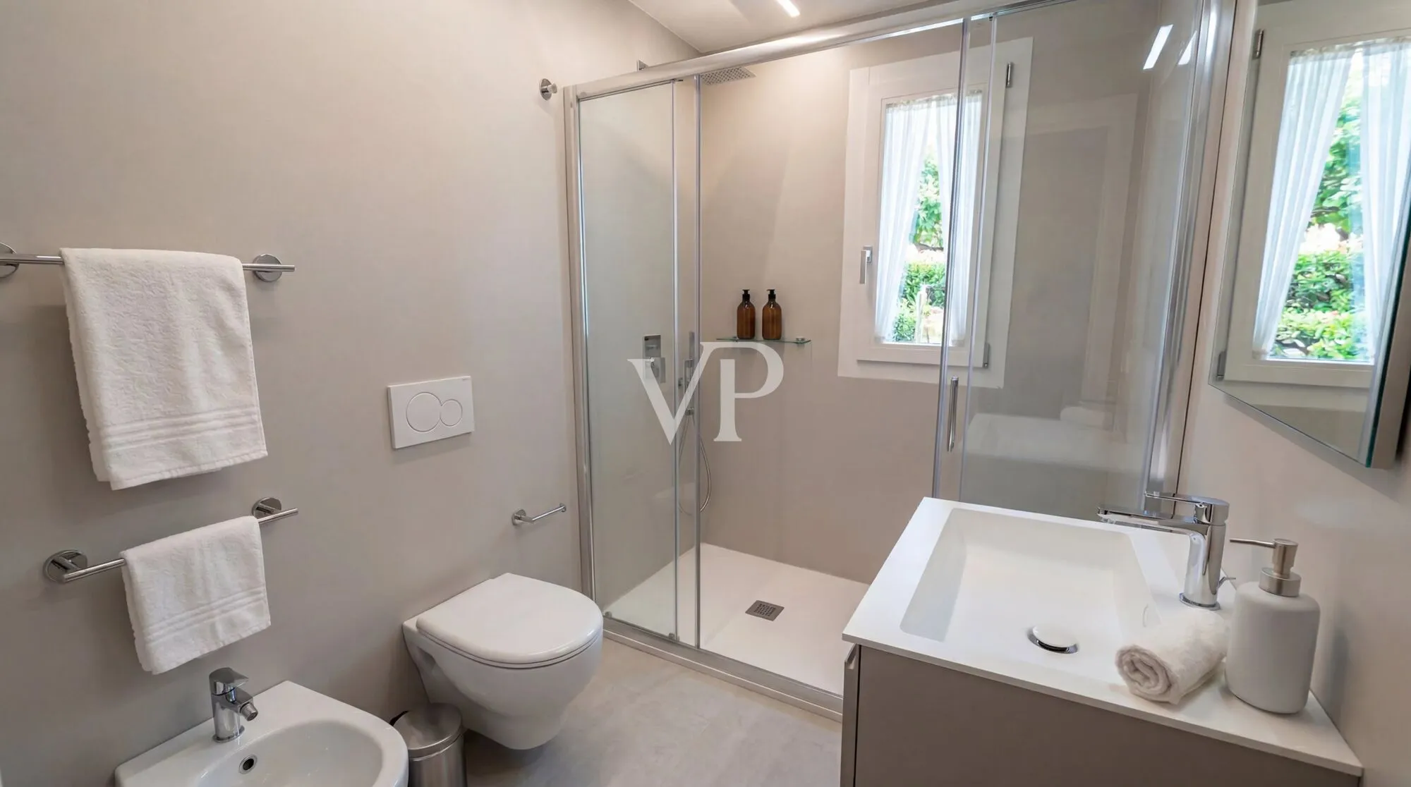 Prestigious townhouse with pool