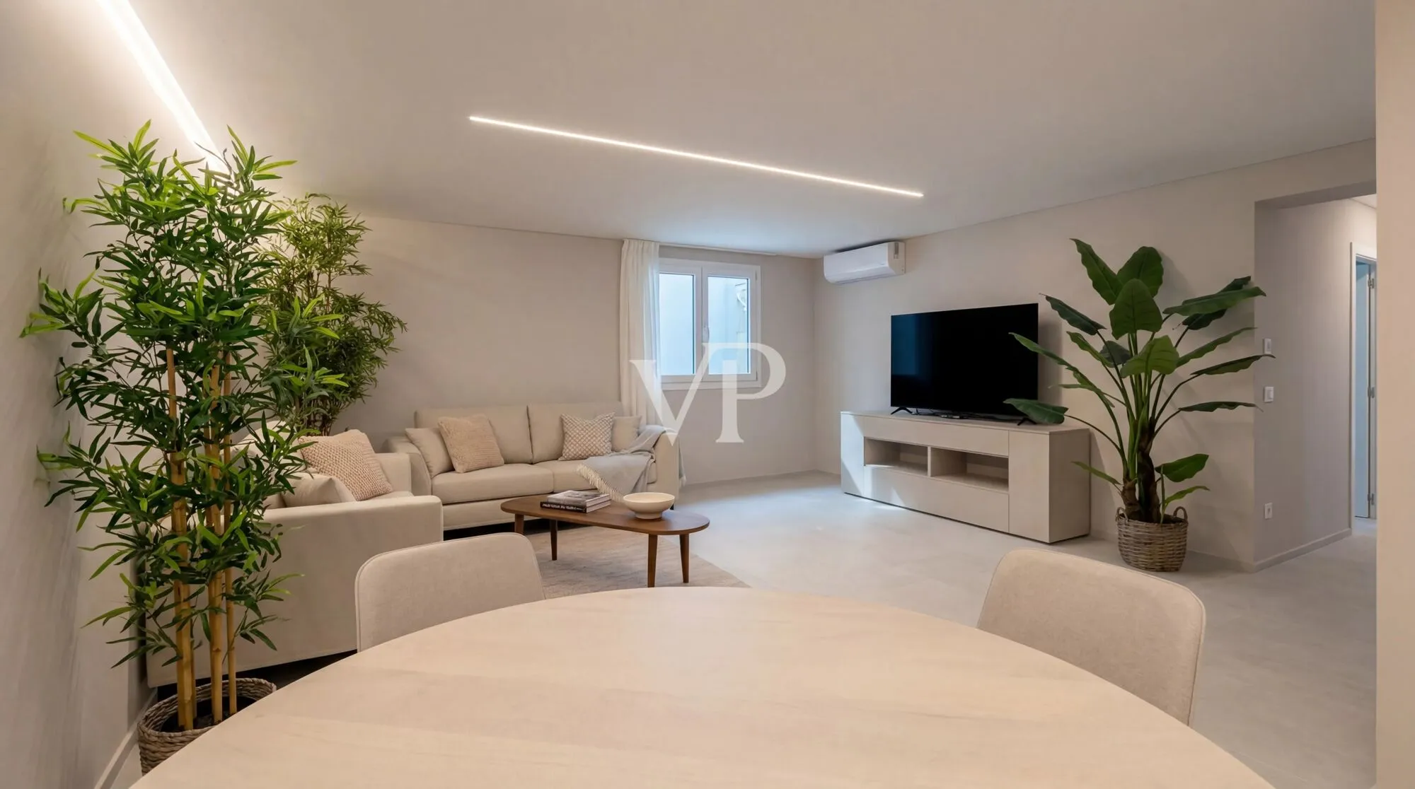 Prestigious townhouse with pool