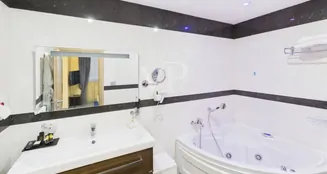 von_poll_real_estate_property_IT252942306_image_24