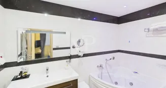 von_poll_real_estate_property_IT252942306_image_24