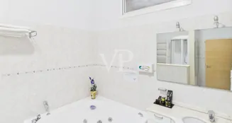 von_poll_real_estate_property_IT252942306_image_38