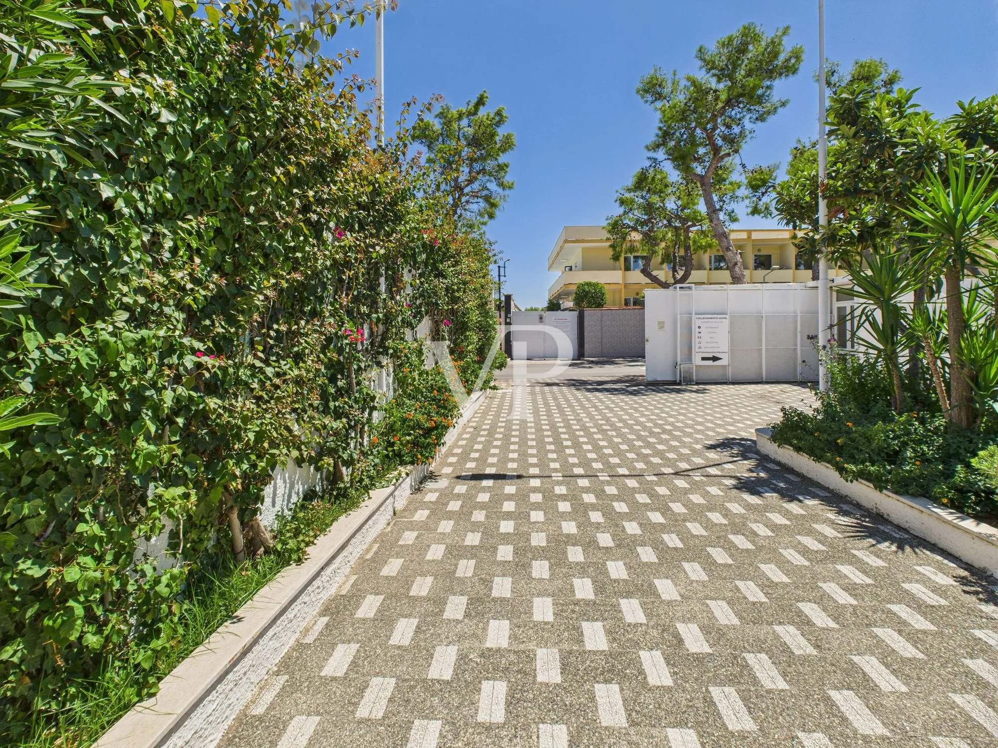 Hotel Villa 400 meters from the sea