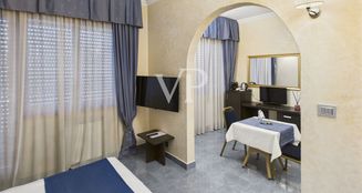 von_poll_real_estate_property_IT252942306_image_23