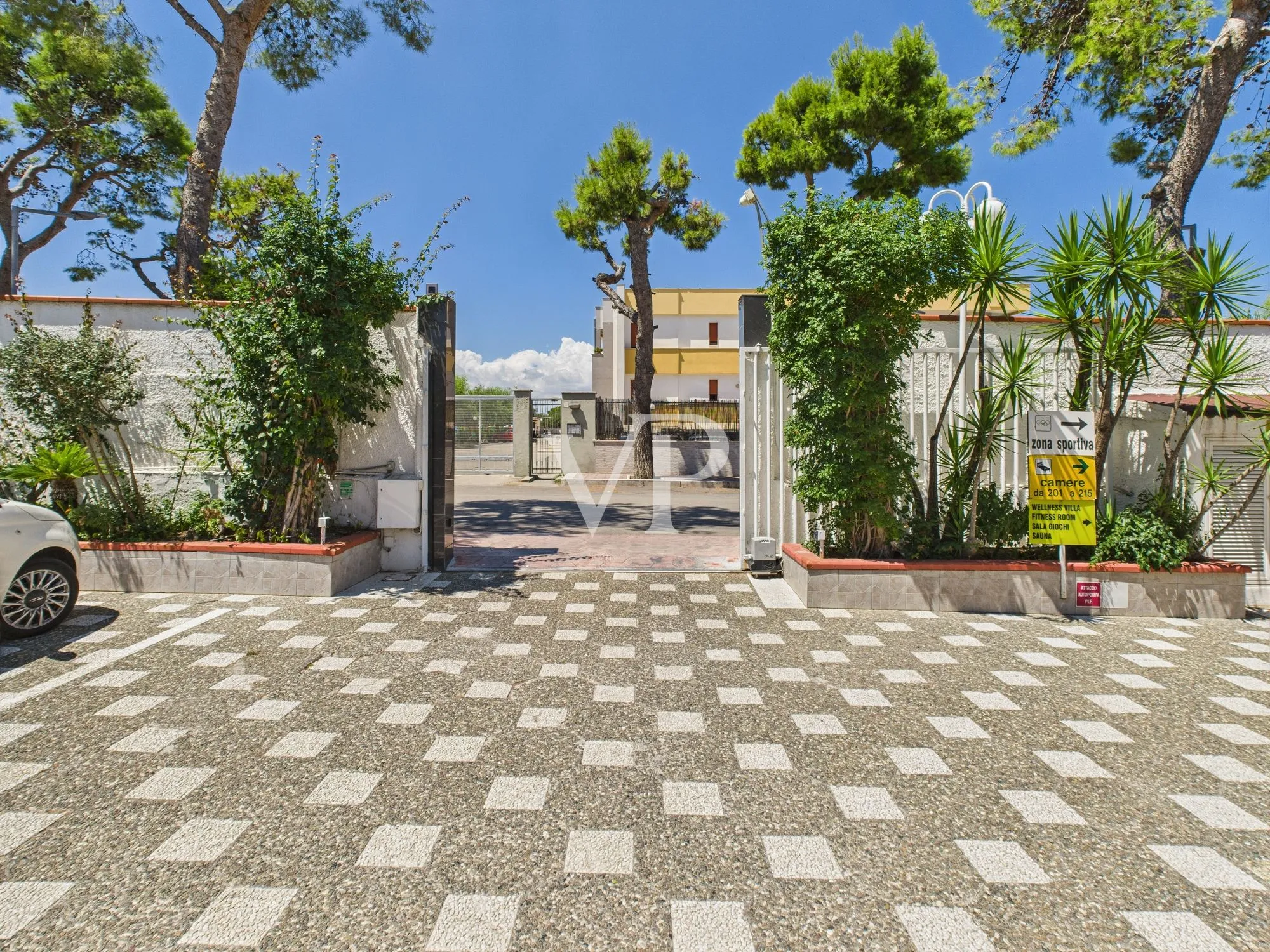 Hotel Villa 400 meters from the sea