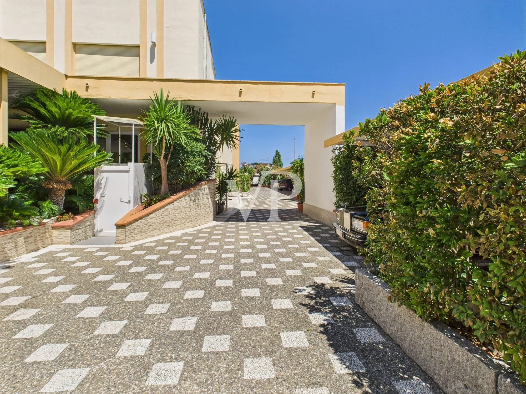 Hotel Villa 400 meters from the sea