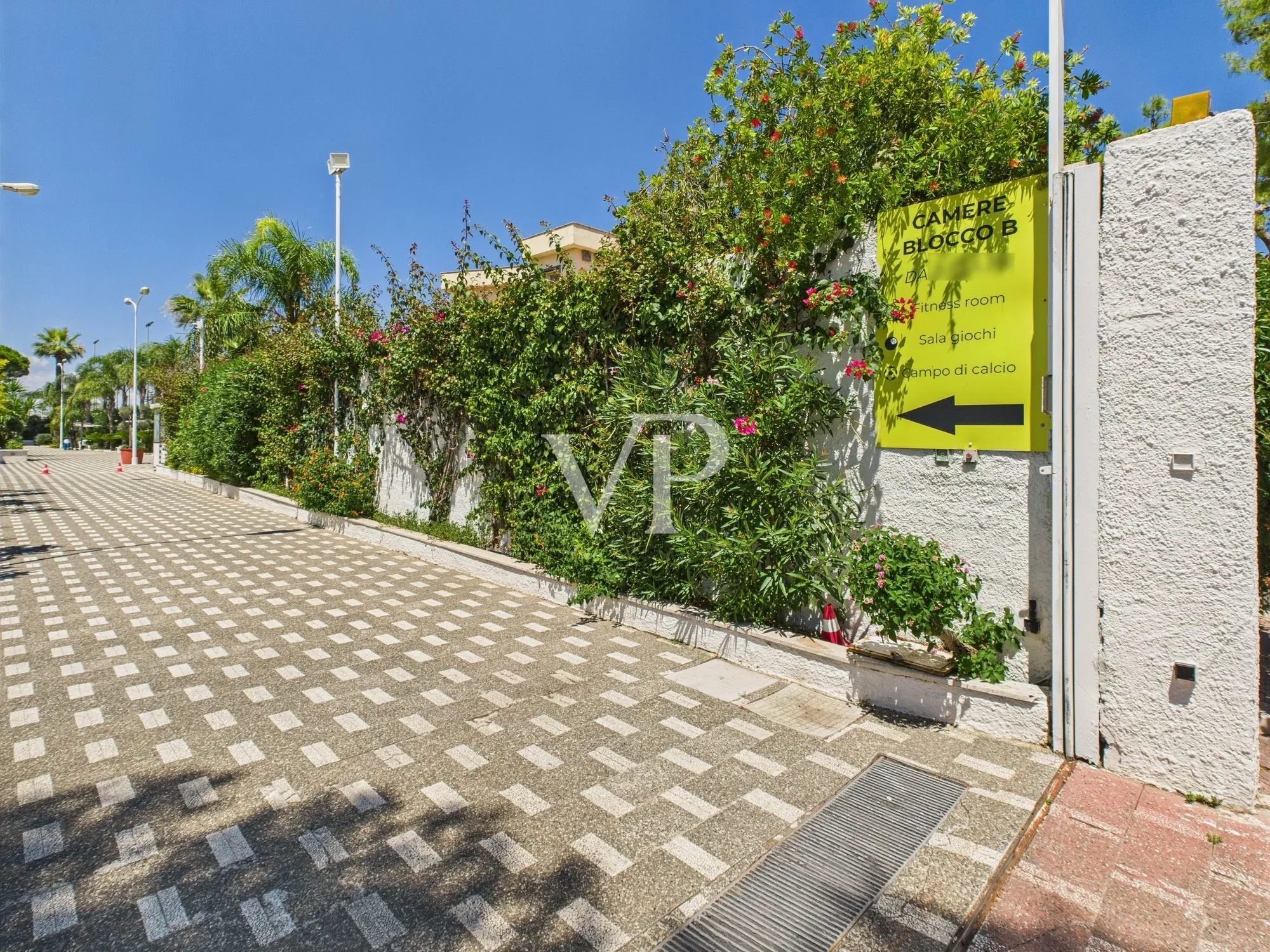 Hotel Villa 400 meters from the sea