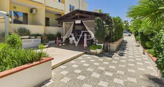 von_poll_real_estate_property_IT252942306_image_2