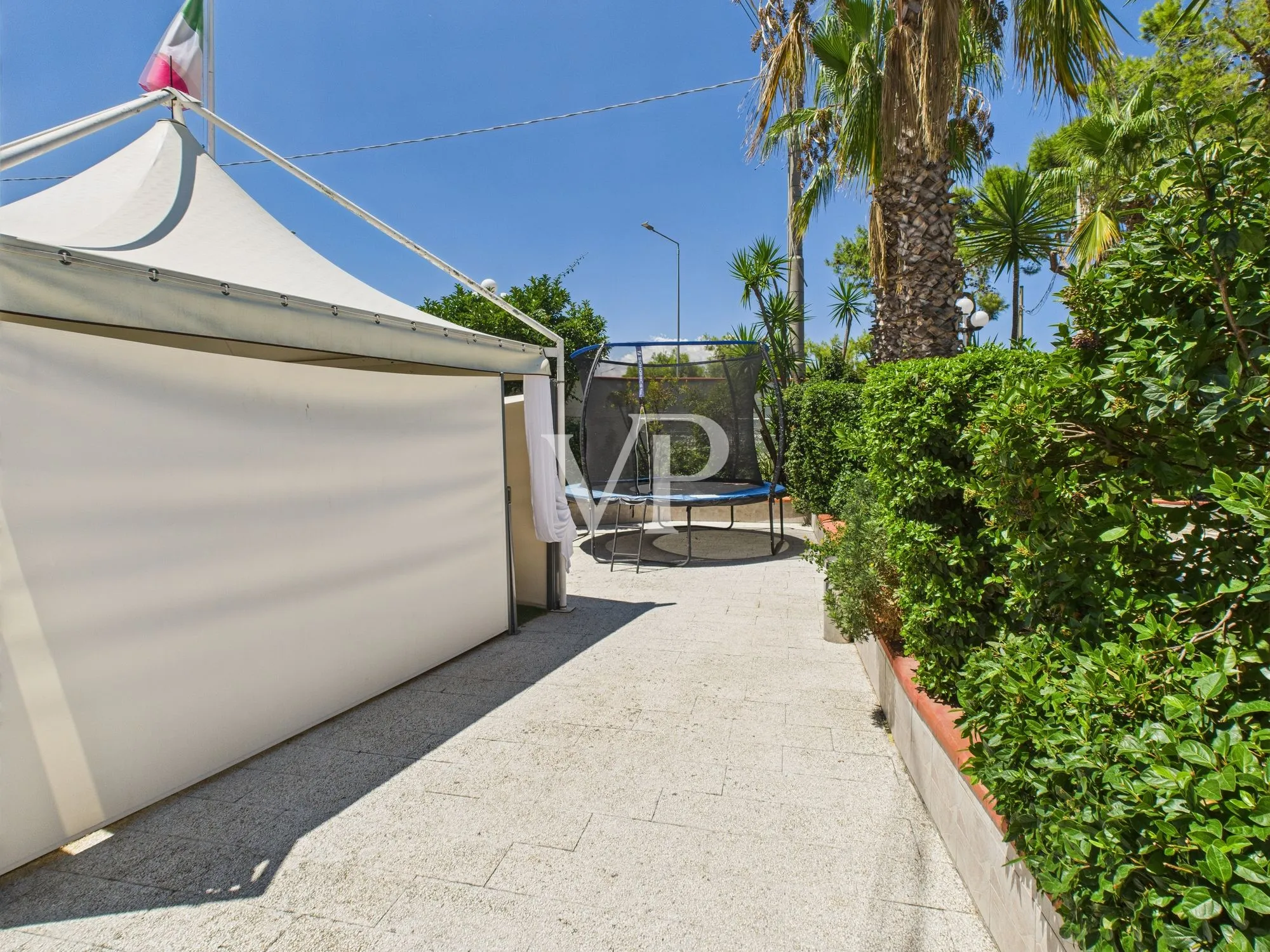 Hotel Villa 400 meters from the sea