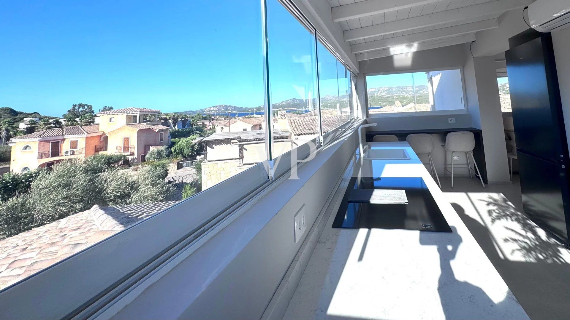 Elegante Wohnung mit Meerblick und großer Terrasse