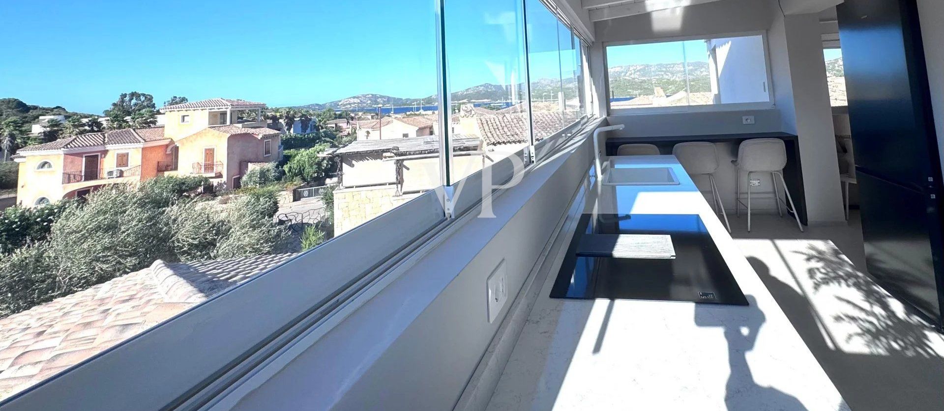 Elegante piso con vistas al mar y amplia terraza