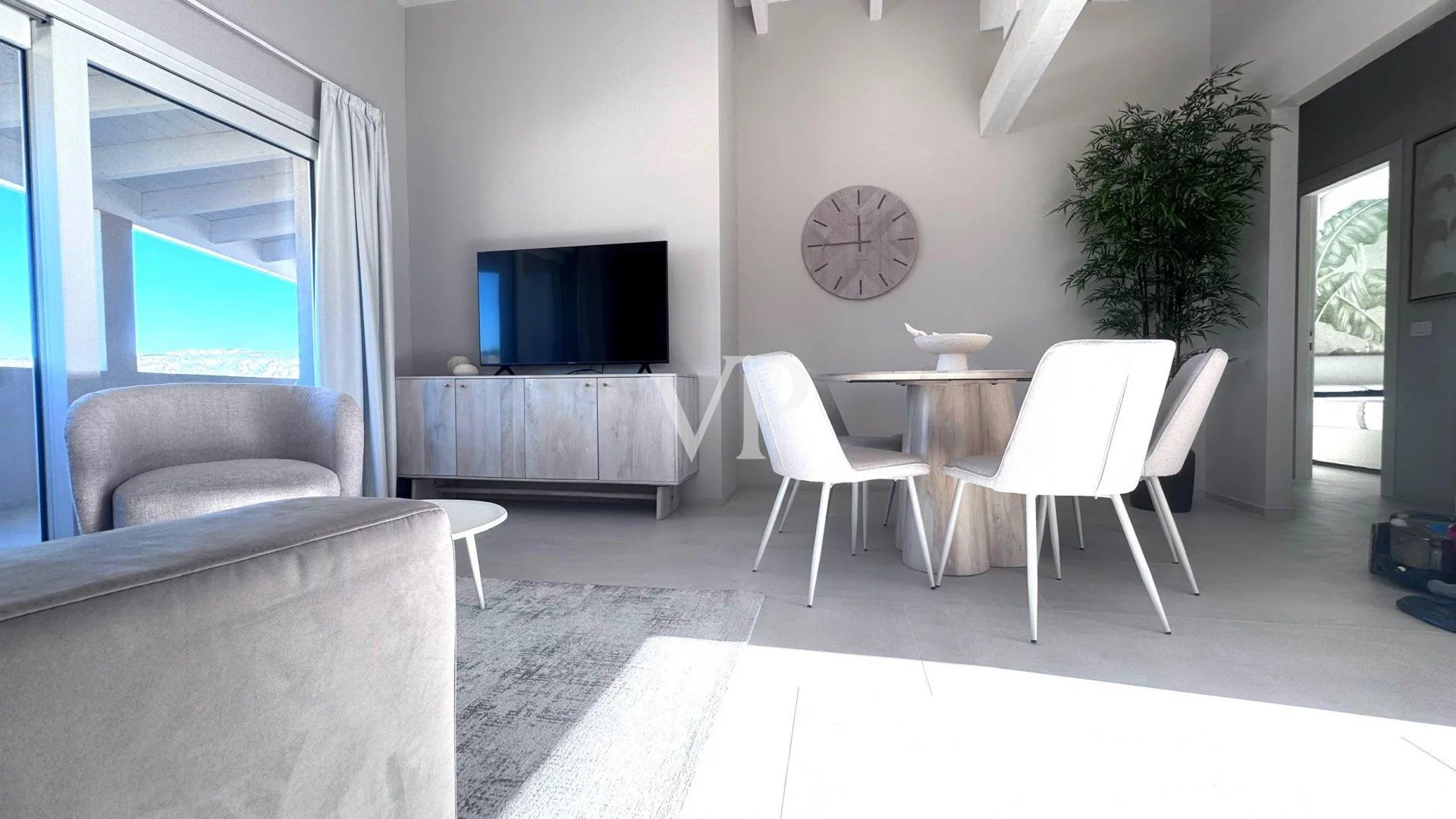 Elegante Wohnung mit Meerblick und großer Terrasse