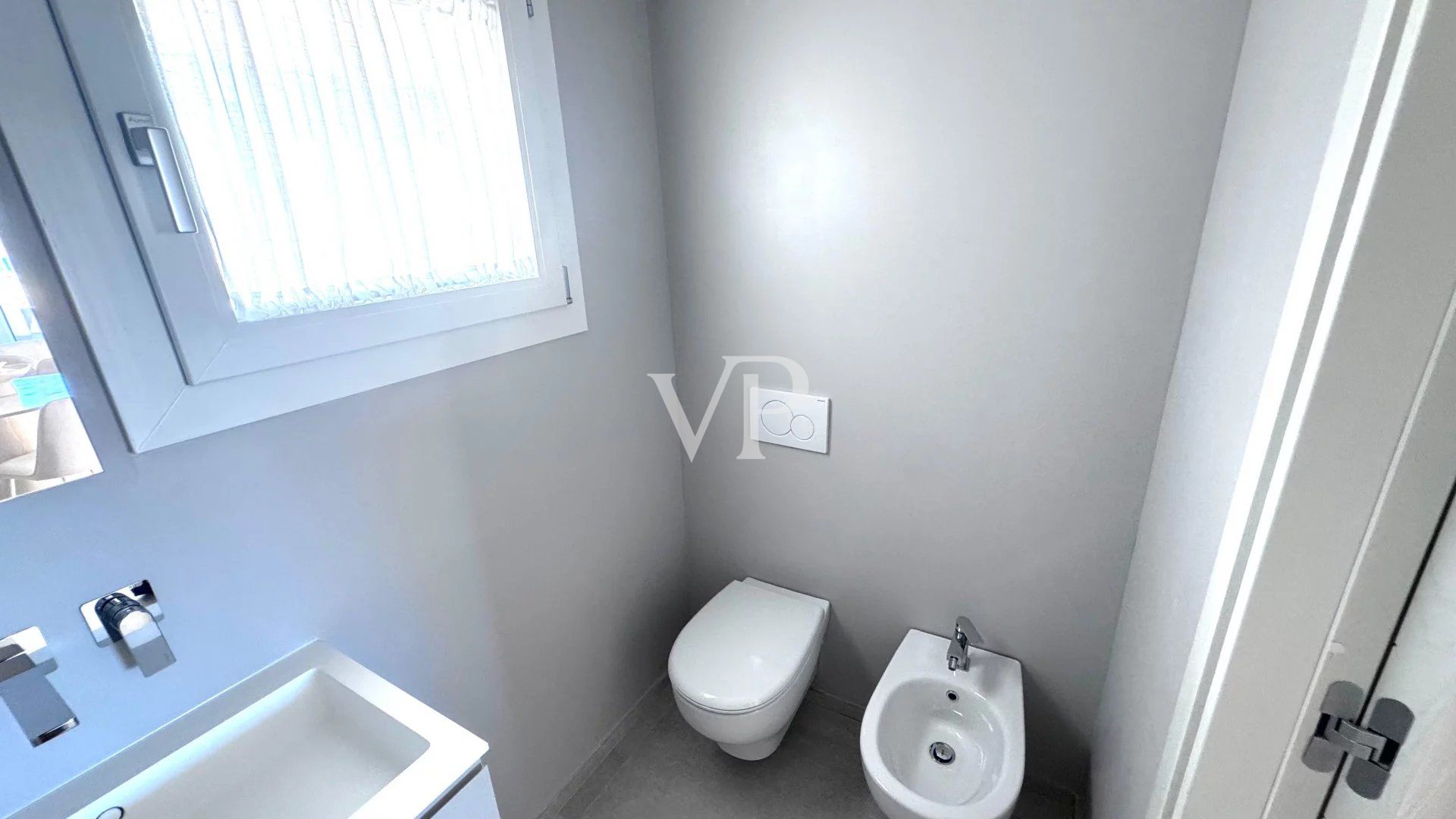 Elegante Wohnung mit Meerblick und großer Terrasse