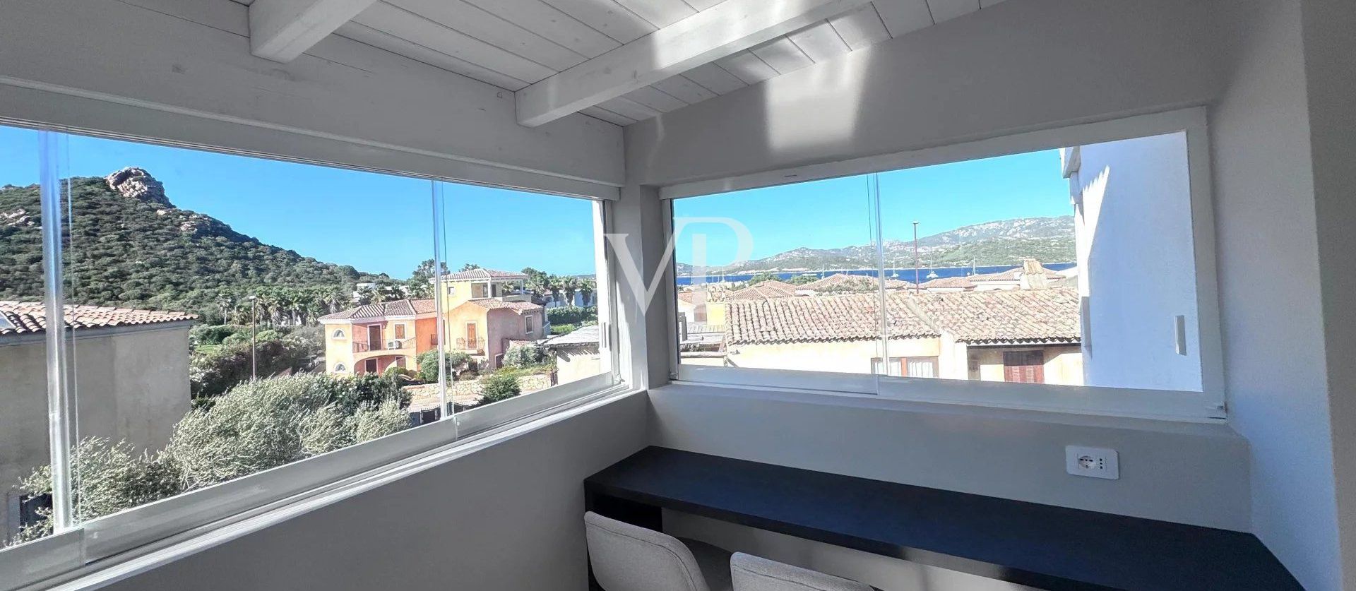 Elegante piso con vistas al mar y amplia terraza