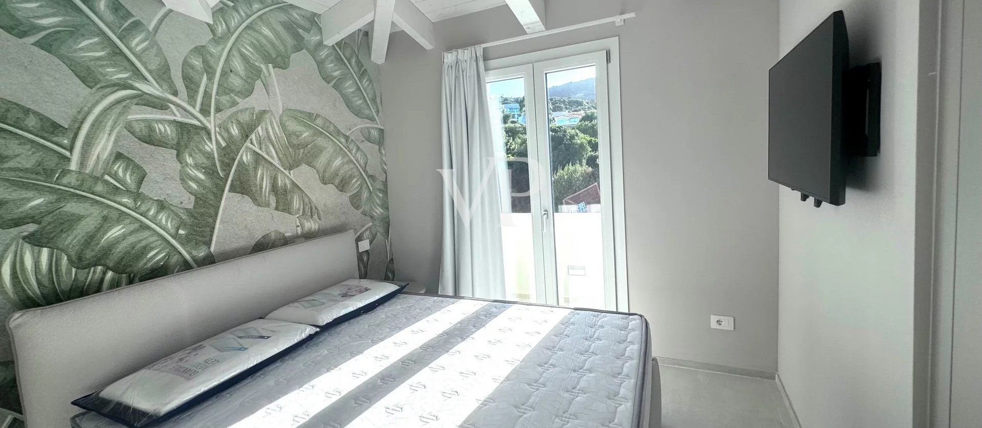 Elegante piso con vistas al mar y amplia terraza
