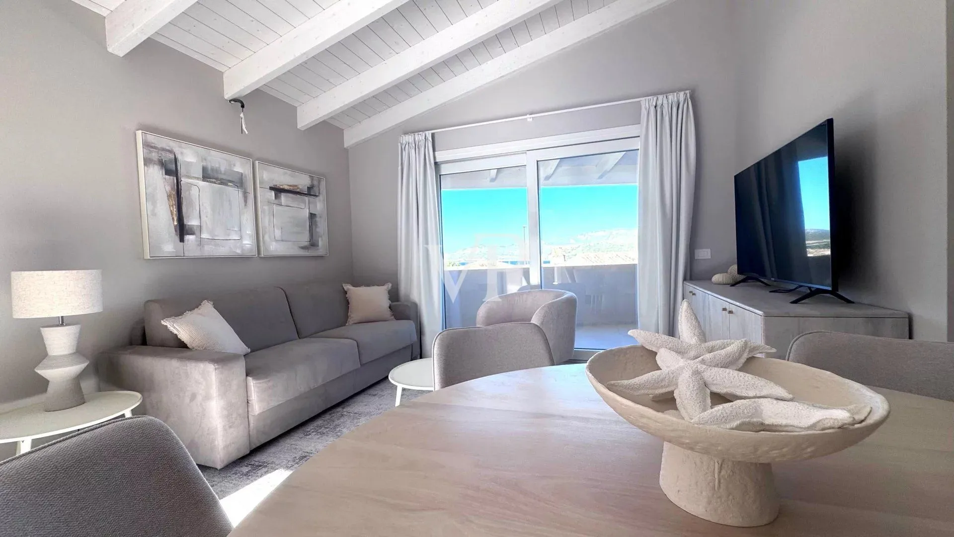 Elegant apartment with sea view and terrace