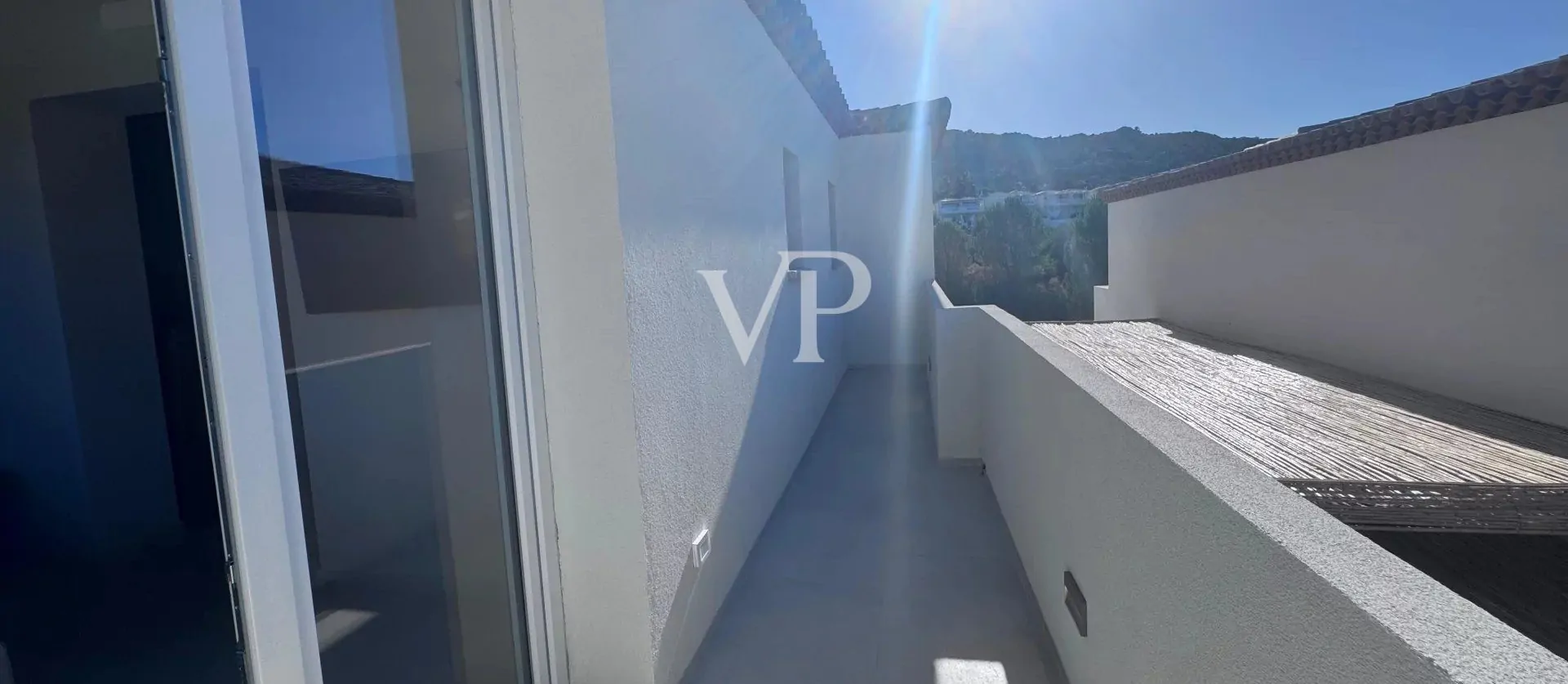 Prestigeträchtiges Penthouse mit atemberaubender Terrasse mit Meerblick