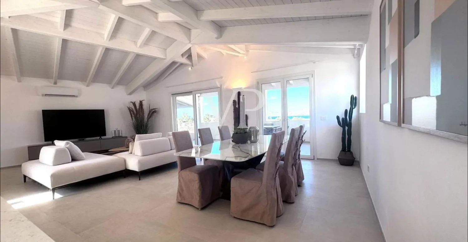 Prestigeträchtiges Penthouse mit atemberaubender Terrasse mit Meerblick