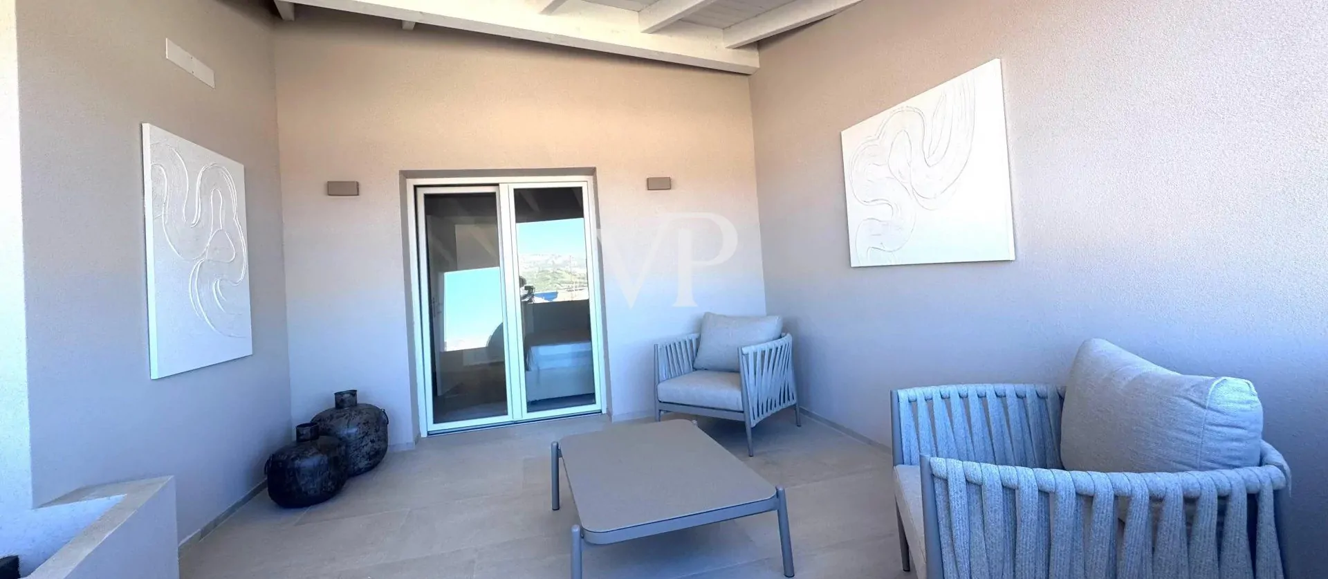 Prestigeträchtiges Penthouse mit atemberaubender Terrasse mit Meerblick