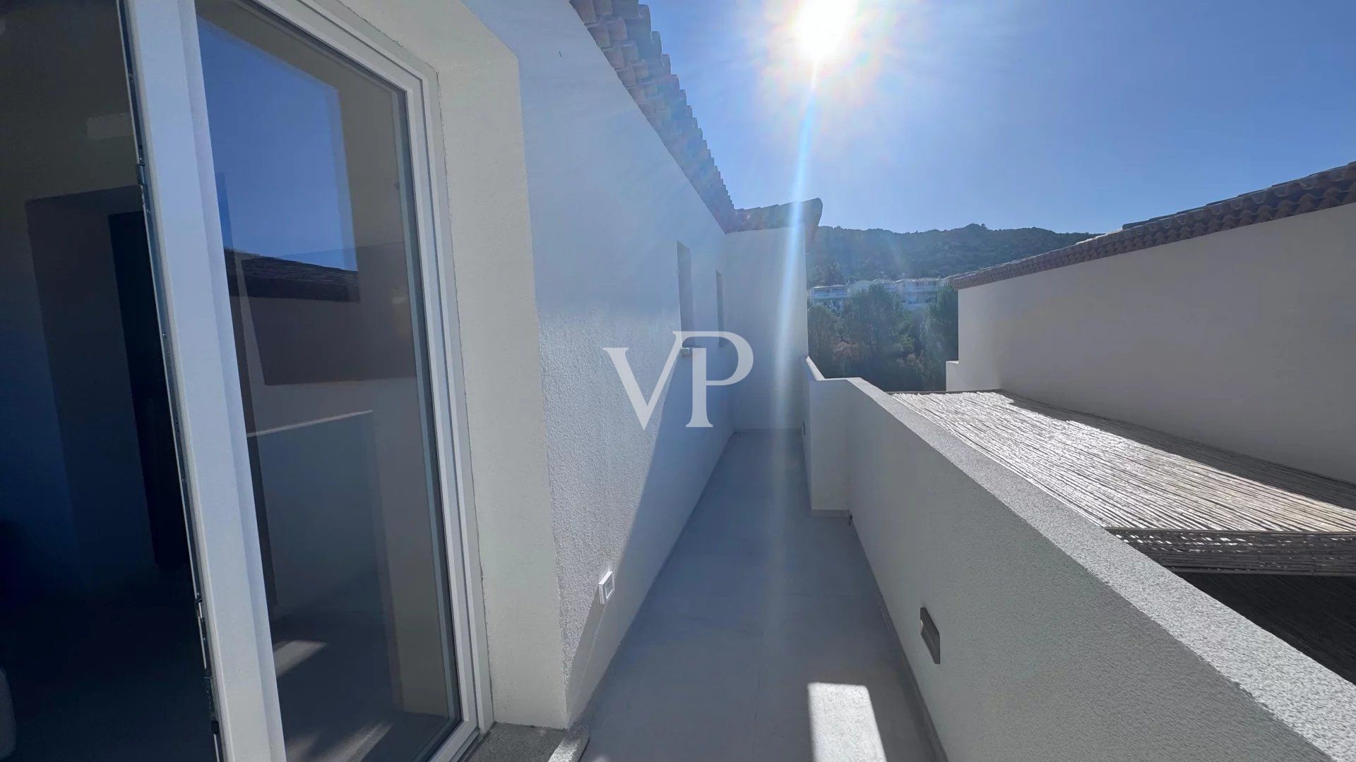 Prestigeträchtiges Penthouse mit atemberaubender Terrasse mit Meerblick
