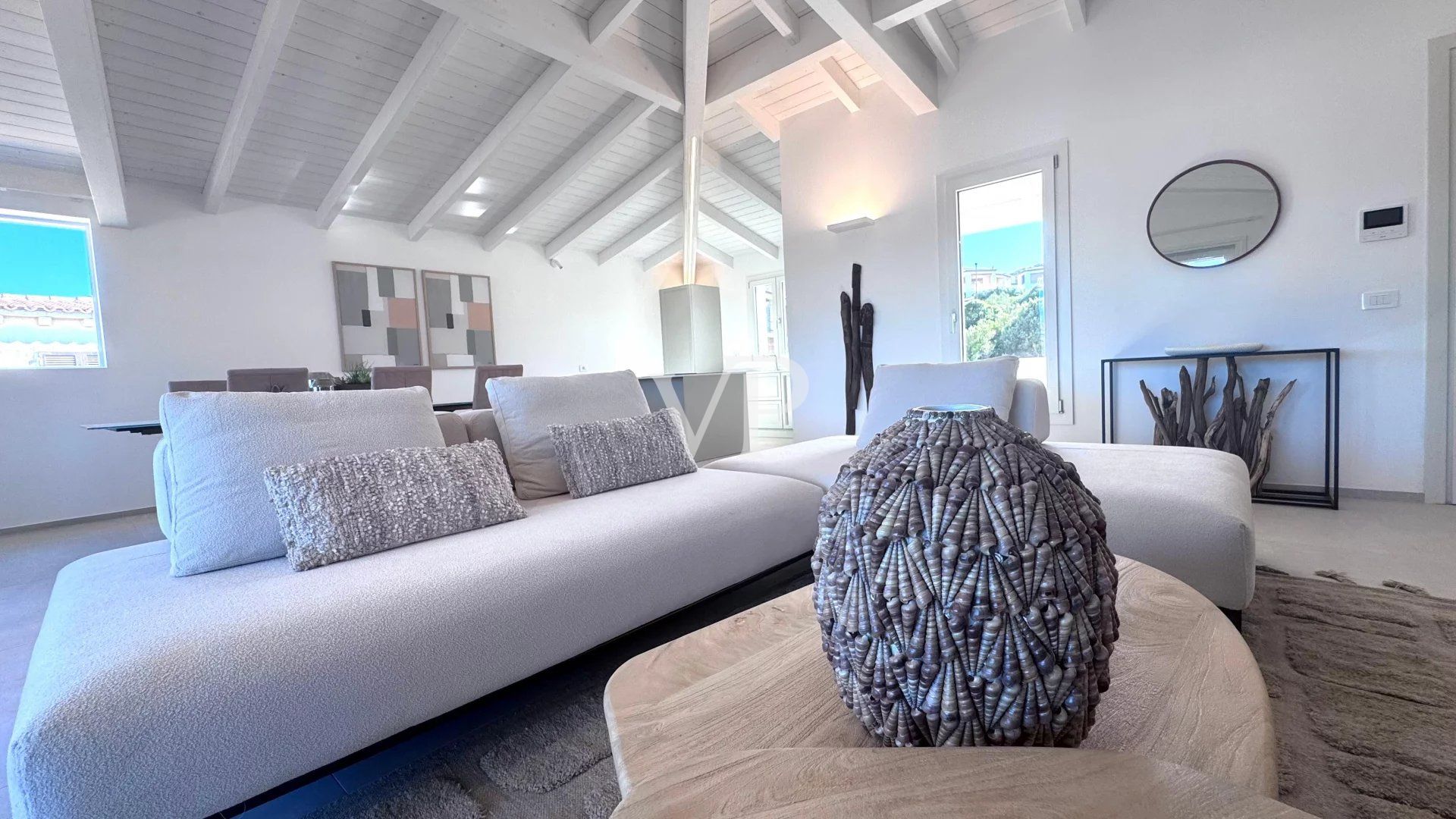 Prestigeträchtiges Penthouse mit atemberaubender Terrasse mit Meerblick