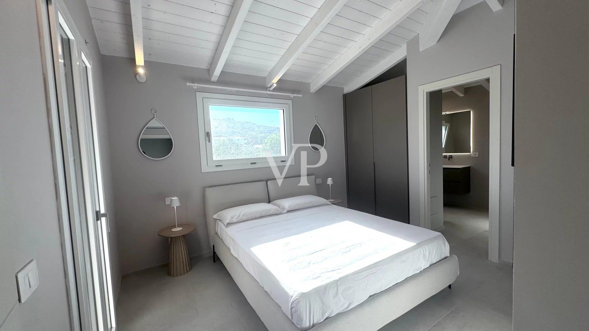 Prestigeträchtiges Penthouse mit atemberaubender Terrasse mit Meerblick