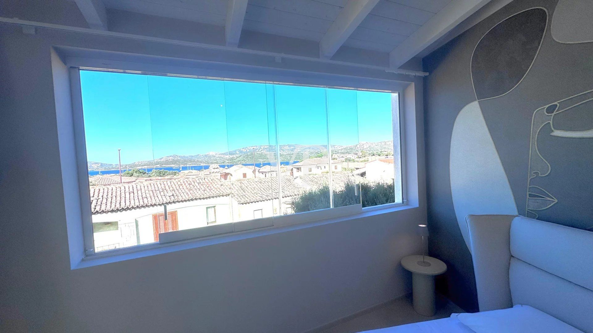 Prestigeträchtiges Penthouse mit atemberaubender Terrasse mit Meerblick